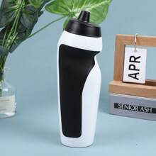 1 件，600ml/20.29oz，可挤压设计，双色缝线，人体工学握把，PP 材质，户外运动随行杯，运动简约风格，流线型杯身，防滑握把，防漏密封盖，易于挤压饮用，无异味，健身房训练水壶，足球赛事水杯，山地自行车骑行水壶，感恩节礼物杯，可挤压运动杯，人体工学水壶 - 彩色 - 查看 14