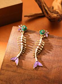 Pendientes delicados de cobre con baño de oro de 18K inspirados en el vintage, con diseño esmaltado de esqueleto de pez de colores, decorados con perlas falsas, ideales para la pasarela de moda