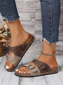 可调节扣环一脚蹬拖鞋，铆钉装饰，休闲时尚，室内/室外，平底凉鞋，拼色，适合青少年，男女通用，女士，新品，户外，运动，沙滩鞋，软底和鞋面，情侣，豹纹，派对，办公室，轻便，优雅，简约，舒适，休闲，派对，日常，旅行，婚礼，露营，骄傲，夏秋必备，礼物，性感，户外，复古设计 - 卡其灰 - 查看 2