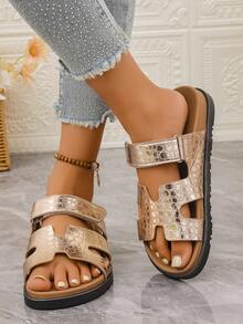 女士夏季金色简约扣厚底凉鞋，时尚沙滩度假休闲平底拖鞋