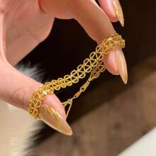 1pc Women's Luxurious Lace Trimmed Wavy Bracelet - Fashionable Versatile Jewelry, Suitable For Daily, Party, Holiday, And Banquet Occasions