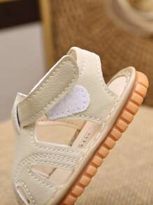 Sandalias para bebé en beige, estilo unisex para bebés niños y niñas, diseño de punta cerrada y hueco, suela de goma suave antideslizante, sandalias planas para recién nacidos
