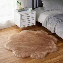 Soft & Comfortable Cream-Colored Floral Shaped Decorative Carpet Mat, Suitable For Living Room, Bedroom, And Foyer For Valentine's Day Room Decor Rug Bedroom Decor Rugs