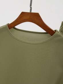 New Sporty And Casual Set For Women In Southeast Asia: Short-Sleeved T-Shirt And Capri Pants