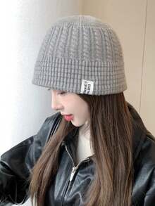男女款休闲便帽，保暖针织帽，带护耳，时尚字母图案，适合秋冬季