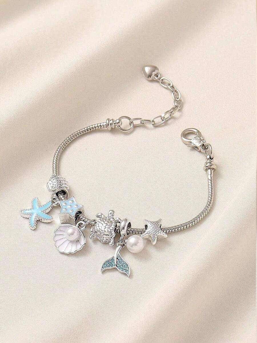 这款时尚独特的纯手工串珠手链饰有水钻、贝壳、海星、仿珍珠、星星、鲸鱼尾巴和海龟吊坠，专为女性设计。它配有可调节可拆卸的铜链，非常适合海滩度假、派对、休闲场合和日常佩戴。它也是一份绝佳的礼物。 - 藍色海洋 - 查看 1