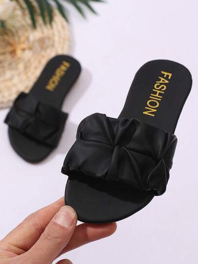 1 Pair Kids/Toddler Black Flat Soft PU Wavy Pleated Slip-On Beach Sandals, Round Toe Design, Casual Home Slippers Suitable For Girls, Beach, Daily Wear, Summer