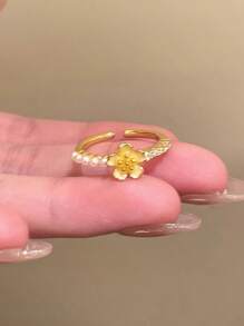 2 pièces Bague ajustable avec design de marguerite et perle d'eau douce, sensation de luxe, convient pour un port quotidien ou pour une séance photo, excellent cadeau pour les amis ou l'anniversaire de la petite amie