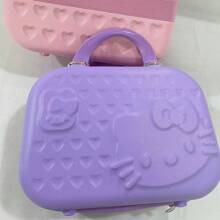 Sanrio Sanrio A Multifunctional Suitcase Designed For Both Genders, Ideal For Holding Cosmetics. The Surface Resists Oil, Featuring A 14-Inch Sanrio Hello Kitty Design, Making It An Excellent Choice For A Makeup Travel Case And Travel Accessories, As Well As A Wonderful Birthday Present. Bag For School School Accessories School Stuff