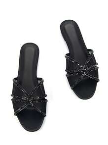 Sandales plates à brides femme élégantes, entièrement ornées de strass, avec décoration en maille ajourée noire. Bout rond confortable, convient pour le port quotidien et les soirées