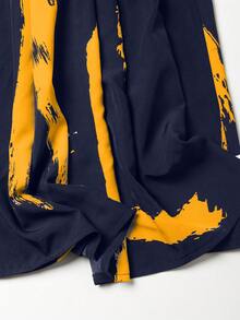 Váy suông cao cấp EARO thiết kế rộng rãi, độc đáo, in hình mực, giúp thon gọn cho nữ - Xanh lam Vàng - Xem 5