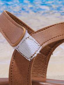 Ein Paar Kinder Sommer Mode gewebte Pantoffeln, geeignet für Jungen und Mädchen, flach für Strand, Heim-Reisen, ein Stil den alle Kinder mögen