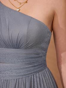 单肩不对称胸部褶皱腰镂空开叉下摆网眼长连衣裙 - 淺灰紫 - 查看 6