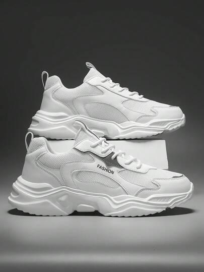 男士简约纯白色皮革和网眼拼接复古厚底运动鞋，百搭、舒适、轻便，适合日常穿着、户外、跑步、运动、健身房 2000 年代风格情人节创意