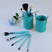 12支化妆刷套装，包含眼影、腮红、散粉、粉底等，美妆工具齐全，旅行便携收纳桶，居家日常使用，情人节、生日礼物佳选。化妆刷套装，化妆刷套装，化妆刷套装，全套化妆工具，化妆刷套装，全套化妆工具，化妆刷套装，化妆刷套装，化妆礼盒套装