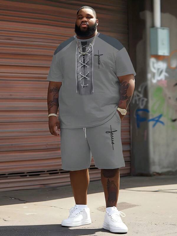 Conjunto de chándal informal para hombre con gráfico "Collar y Creencia" - Hecho de tela de punto de poliéster, diseño de cuello redondo, pantalones cortos con cordón, detalles de bolsillos, ajuste regular, adecuado para tallas grandes