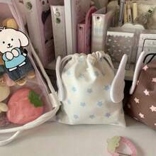 Avec des ailes et des étoiles en peluche mignonnes, sac de rangement multifonction portable pour femme, utilisé pour les serviettes hygiéniques/les soins de la peau/les articles de toilette/la papeterie/les bijoux/le maquillage/les pièces de monnaie. Petits sacs à cordonnet en polyester doux, avec un motif amusant de nuages et d'étoiles (bleu/rose) pour la maison/le bureau fournitures/retour à l'école/vacances anti-poussière/festival.