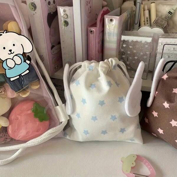 Avec des ailes et des étoiles en peluche mignonnes, sac de rangement multifonction portable pour femme, utilisé pour les serviettes hygiéniques/les soins de la peau/les articles de toilette/la papeterie/les bijoux/le maquillage/les pièces de monnaie. Petits sacs à cordonnet en polyester doux, avec un motif amusant de nuages et d'étoiles (bleu/rose) pour la maison/le bureau fournitures/retour à l'école/vacances anti-poussière/festival.