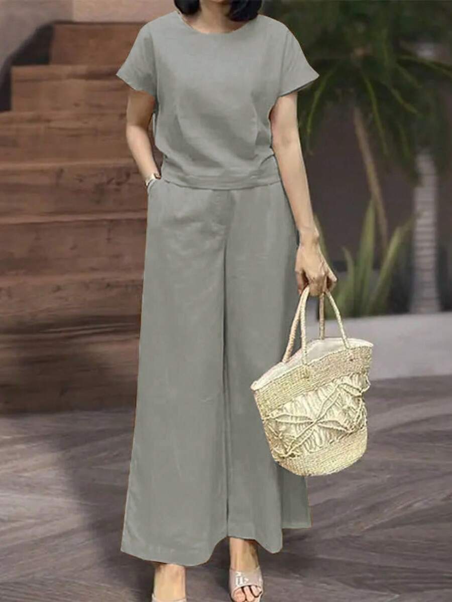 New Sporty And Casual Set For Women In Southeast Asia: Short-Sleeved T-Shirt And Capri Pants