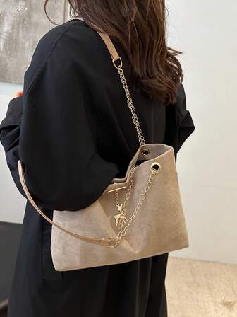 This Fashionable Color Block Geometric Pattern Chain Shoulder Bag Is Suitable For Shopping, Wallet Storage, Young Women, College Students, Career Starters, And White-Collar Professionals. It Is Also Very Suitable For Office, University, Work, Business, Commuting, Outdoor, Travel And Hiking Occasions.