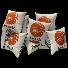1 Stück Maßgeschneidertes Basketball Kissen, personalisierter Name & Nummer, Abschlussgeschenk für Senioren Spieler, Team Geschenkidee, Sport Dekoration für Schlafzimmer, einzigartiges Andenken, perfekt für Vatertag, Geburtstag, Jahrestag