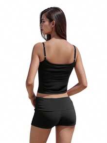 Conjunto de dos piezas para mujer, ideal para el verano: top corto de tirantes con estampado de rayas y shorts con cintura doblada. Conjunto de ropa urbana de moda para discotecas. - Negro - Ver 2