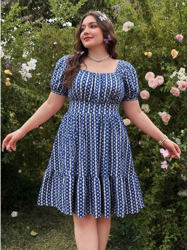 Plus-size dames nieuwe zomerjurk met vierkante hals en pofmouwen, blauw en wit geruit, lieflijk en jeugdig, getailleerde zoom met ruches, geschikt voor picknicks in de tuin, dates met vriendinnen, afstudeerfeestjes