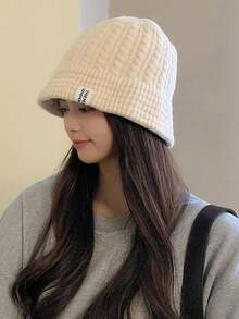 男女款休闲便帽，保暖针织帽，带护耳，时尚字母图案，适合秋冬季