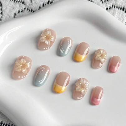 qihangxin 10片手工短指甲贴纸，圣诞礼物，假指甲，短指甲贴纸，裸色搭配马卡龙色，手工3D花朵，手绘渐变风格，白色线条，波点纹理装饰，清新甜美，短椭圆形，可移除指甲贴纸，包含配件套装；适合女孩日常佩戴，也可作为节日礼物。