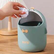 1PC Penguin Design Desktop Wastebasket With Lid, Mini Wastebasket, Small Wastebasket With Lid, Desktop Wastebasket, Plastic Desktop Wastebasket, Swivel Top Lid Design To Prevent Odor Leakage, Used For Storing Fruit Peels And Confetti On Desktop To Keep It Neat And Tidy, Suitable For Bathroom, Home Office Desk Decorations, Coffee Table, Office, Living Room, Study Room. Back To School