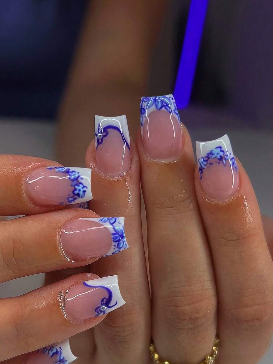 24Pcs Short Square Flower Nails With Pearls Design White French Acrylic Press On Nails Short Perfect Fit Fake Nail Set,Contain 1Pc Jelly Glue And 1Pc Nail File,Easy To Wear Summer Nails & French Tip Nails Art For Woman Girl Daily Work Festivals Party Use Nail Supplies Nails