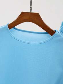 New Sporty And Casual Set For Women In Southeast Asia: Short-Sleeved T-Shirt And Capri Pants