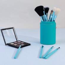 12支化妆刷套装，包含眼影、腮红、散粉、粉底等，美妆工具齐全，旅行便携收纳桶，居家日常使用，情人节、生日礼物佳选。化妆刷套装，化妆刷套装，化妆刷套装，全套化妆工具，化妆刷套装，全套化妆工具，化妆刷套装，化妆刷套装，化妆礼盒套装