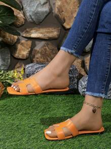 2025 Summer New Fashion Minimalist Flat Elegant Women Shoes,Outdoor Casual Holiday Atmosphere Beach Sandals, White, Black, Square Toe Hollow-Out Roman Ladies Flip Flops