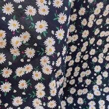 0,5m/1m/2m/3m*145cm zarte, hochwertige, marineblau-gänseblümchen-bedruckte Stoffbahn, verziert mit zarten und charmanten Blumendruckmustern, geeignet für DIY modische Kleidung, Puppen, Bastelprojekte für alle Jahreszeiten