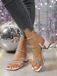 Sandalias de tacón alto blancas para mujer, un zapato dos formas, decoración con rhinestones, sandalia slip-on de tacón grueso y punta cuadrada, elegantes para fiesta, multifuncionales - Blanco - Ver 5