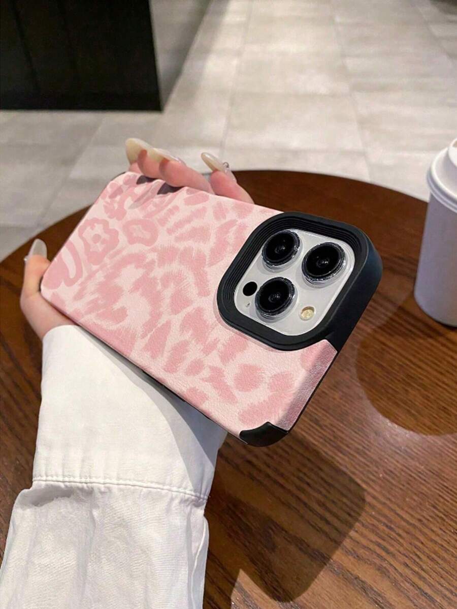 1 pieza Funda de teléfono grueso a prueba de golpes con diseño de letra y estampado de leopardo de otoño/invierno, compatible con iPhone 11, 12, 13, 14, 11 Pro Max, 12 Pro Max, 13 Pro Max, 14 Pro Max, XR, 15, 15 Pro, 15 Pro Max, iPhone 16, 16 Pro, 16 Plus, 16 Pro Max