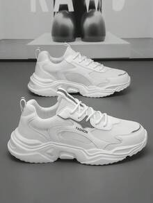 男士简约纯白色皮革和网眼拼接复古厚底运动鞋，百搭、舒适、轻便，适合日常穿着、户外、跑步、运动、健身房 2000 年代风格情人节创意