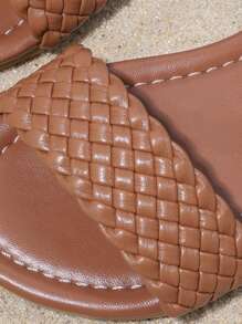 Ein Paar Kinder Sommer Mode gewebte Pantoffeln, geeignet für Jungen und Mädchen, flach für Strand, Heim-Reisen, ein Stil den alle Kinder mögen