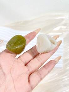 2 件不对称纹理渐变树脂宽带戒指，适合日常休闲佩戴，也适合男女赠送礼物