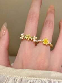 2 pièces Bague ajustable avec design de marguerite et perle d'eau douce, sensation de luxe, convient pour un port quotidien ou pour une séance photo, excellent cadeau pour les amis ou l'anniversaire de la petite amie