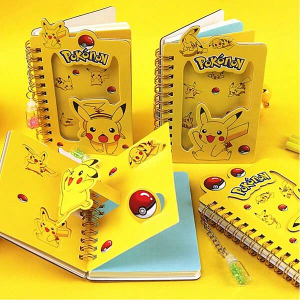 pokemon 1 pièce Cahier Pokémon, design 3D jaune mignon avec pendentif en bois flotté, pour enfants, école, récompense, fournitures, 90 pages par cahier (style aléatoire)