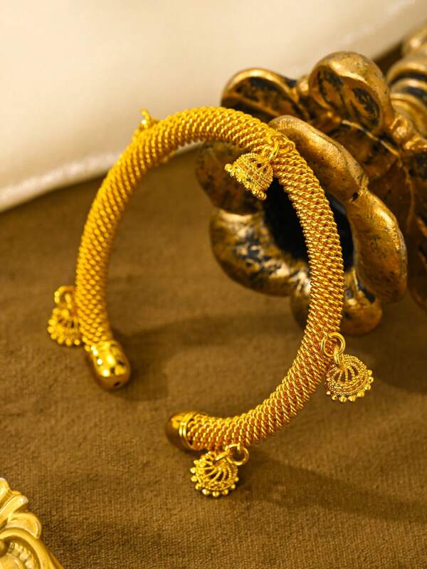 Ladies' Bracelet Plated With 24k Gold Hollow Woven Bell Design Suitable For Daily Middle Eastern Jewelry