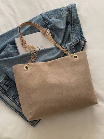 Denna trendiga axelväska med färgblock och geometriskt mönster och kedjor är lämplig för shopping, plånboksförvaring, unga kvinnor, högskolestudenter, karriärstartare och tjänstemän. Den är också mycket lämplig för kontor, universitet, arbete, affärer, pendling, utomhusaktiviteter, resor och vandringstillfällen.