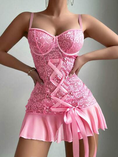 تنورة شفافة رقيقة مزخرفة بالربطات والدانتيل البارز + سراويل داخلية مثيرة