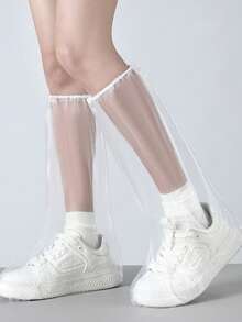 一次性雨鞋套，防水、防滑、加厚耐磨，适合雨天穿着，成人高筒雨鞋套，非常适合日常通勤、户外旅行、保暖、闺蜜节、宠物、嘉年华、派对装饰等场合。