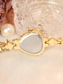 1 件女士时尚优雅石英腕表，金色表壳、表盘和表带，心形设计，百搭简约