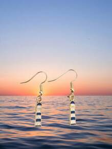 5 pares de pendientes con diseños inspirados en el mar: velero, ancla, salvavidas y faro