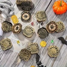 1 pièce Mini boussole de pirate, ornement vintage de capitaine, convient pour les fêtes à thème pirate, décoration de boussole nautique pour les fêtes, pendentif de couleur cuivrée pour le cosplay de pirate et les fournitures de fête d'anniversaire