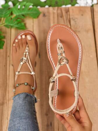 新款时尚女士绑带凉鞋，罗马风休闲一脚蹬凉鞋，黑色、米色、棕色纯色编织舒适沙滩凉鞋，博主推荐厚底凉鞋，夏季沙滩鞋，优雅搭扣低跟圆头凉鞋，防臭防滑面料，串珠装饰简约户外拖鞋，百搭平底一脚蹬女士凉鞋